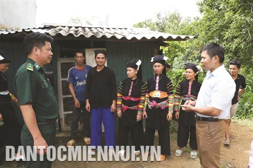 ជនជាតិ ឡូឡូ នៅភូមិ ឃូយខន ឃុំ គីមគុក បានផ្តល់ជូនធុងស្តុកទឹកស្អាតប្រើប្រាស់ កម្មាភិបាលសុខាភិបាលឃុំ កូបា ស្រុក បាវឡាក ពិនិត្យសុខភាពអោយប្អូនៗ កុមារជនជាតិ ឡូឡូ កម្មាភិបាលប៉ុស្តិ៍ការពារព្រំដែន កូបា (កងទ័ពការពារព្រំដែនខេត្ត កាវបាំង) ផ្សព្វផ្សាយចំណេះដឹងពីសន្តិសុខ - ការពារជាតិជូនជនជាតិ ឡូឡូ នៅភូមិ ង៉ាមលោម ឃុំ កូបា រួមចំណែកក្នុងការរក្សាខ្ជាប់ខ្ជួនអធិបតេយ្យភាពសន្តិសុខព្រំដែនជាតិ