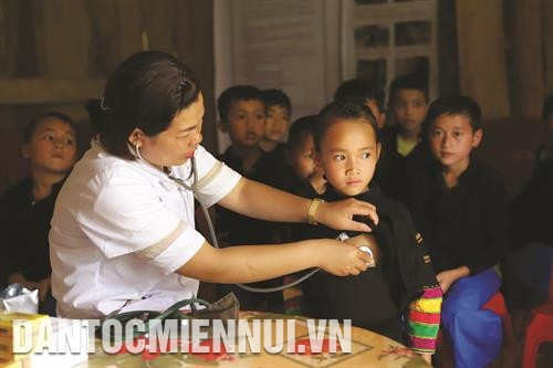 ជនជាតិ ឡូឡូ នៅភូមិ ឃូយខន ឃុំ គីមគុក បានផ្តល់ជូនធុងស្តុកទឹកស្អាតប្រើប្រាស់ កម្មាភិបាលសុខាភិបាលឃុំ កូបា ស្រុក បាវឡាក ពិនិត្យសុខភាពអោយប្អូនៗ កុមារជនជាតិ ឡូឡូ កម្មាភិបាលប៉ុស្តិ៍ការពារព្រំដែន កូបា (កងទ័ពការពារព្រំដែនខេត្ត កាវបាំង) ផ្សព្វផ្សាយចំណេះដឹងពីសន្តិសុខ - ការពារជាតិជូនជនជាតិ ឡូឡូ នៅភូមិ ង៉ាមលោម ឃុំ កូបា រួមចំណែកក្នុងការរក្សាខ្ជាប់ខ្ជួនអធិបតេយ្យភាពសន្តិសុខព្រំដែនជាតិ