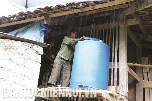 ជនជាតិ ឡូឡូ នៅភូមិ ឃូយខន ឃុំ គីមគុក បានផ្តល់ជូនធុងស្តុកទឹកស្អាតប្រើប្រាស់ កម្មាភិបាលសុខាភិបាលឃុំ កូបា ស្រុក បាវឡាក ពិនិត្យសុខភាពអោយប្អូនៗ កុមារជនជាតិ ឡូឡូ កម្មាភិបាលប៉ុស្តិ៍ការពារព្រំដែន កូបា (កងទ័ពការពារព្រំដែនខេត្ត កាវបាំង) ផ្សព្វផ្សាយចំណេះដឹងពីសន្តិសុខ - ការពារជាតិជូនជនជាតិ ឡូឡូ នៅភូមិ ង៉ាមលោម ឃុំ កូបា រួមចំណែកក្នុងការរក្សាខ្ជាប់ខ្ជួនអធិបតេយ្យភាពសន្តិសុខព្រំដែនជាតិ