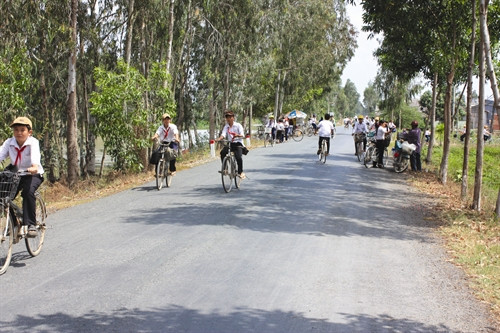 បច្ចុប្បន្ននេះប្អូនៗកុមារនៅឃុំ ភូមី និយាយរួម ភូមិ រ៉ាច់យឿ និយាយដោយឡែក សុទ្ធតែបានទៅសាលារៀនលើដងផ្លូវដែលបានក្រាលកៅស៊ូ