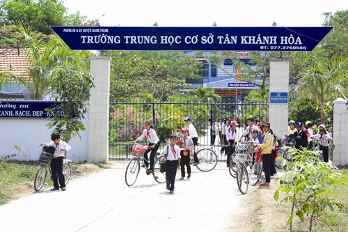 ផ្តើមពី “សាលារៀនរបស់លោក ហត” កូនចៅរបស់បងប្អូនជនជាតិខ្មែរជាច្រើននាក់ បានរៀនសូត្រឡើងដល់មធ្យមសិក្សាមូលដ្ឋាន មធ្យមសិក្សាចំណេះទូទៅ