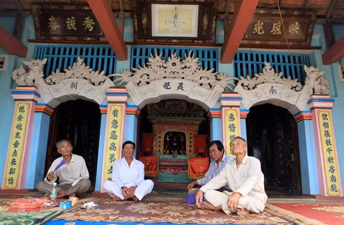 វត្ត អឹមលិញ ជាកន្លែងដែលប្រជា នេសាទមកបួងសួងមុនពេលចេញដំណើរទៅលំហ សមុទែ សុំអោយអារក្សទេវតានិងព្រលឹងនៃវីរៈកងជីវពលនៃកងនាវាចរណ៍ជួយ ទ្រទ្រង់ ការពារ ចំពោះរលកធំ ខ្យល់បោកបក់ខ្លាំង ហើយបានវិលត្រឡប់មកវិញដោយសុខ សន្តសុវត្ថិភាព