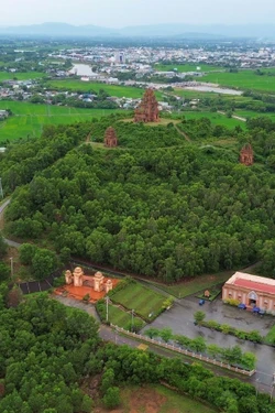 ស្លាកស្នាម ចាម្ប៉ា ដ៏រុងរឿងនៅលើដែនដីដែលមានភាពក្លាហាន និងសេចក្តីសប្បុរស