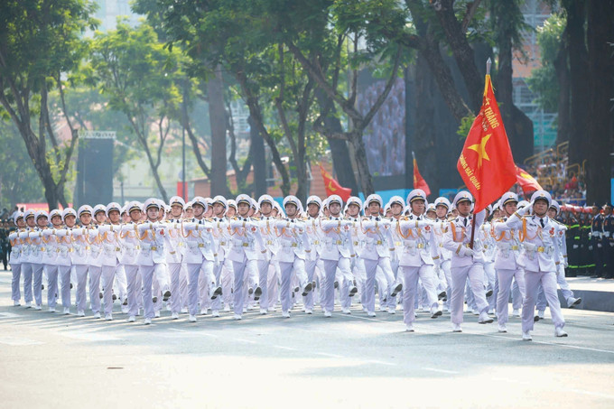ប្លុកនាយទាហានកងទ័ពជើងទឹកធ្វើព្យុហយាត្រាឆ្លងកាត់វេទិកាប្រារព្ធពិធី នៅក្នុងពិធីរំលឹកខួបអនុស្សាវរីយ៍លំដាប់ថ្នាក់ជាតិ ៥០ ឆ្នាំទិវារំដោះភូមិភាគ ខាងត្បូង បង្រួបបង្រួមប្រទេសជាតិ (ថ្ងៃទី ៣០ ខែ មេសា ឆ្នាំ ១៩៧៥ - ថ្ងៃទី ៣០ ខែ មេសា ឆ្នាំ ២០២៥) hq-4.jpg