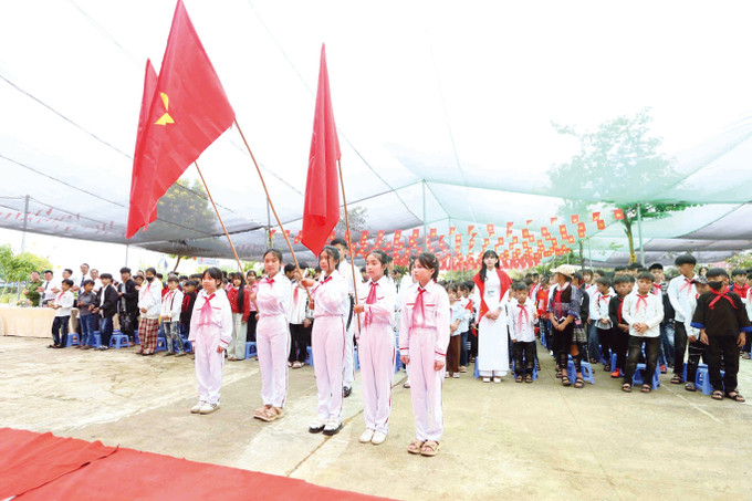 ពិធីបើកបវេសនកាលឆ្នាំសិក្សាថ្មីនៅអនុវិទ្យាល័យ ង៉ុកចៀន ឃុំ ង៉ុកចៀន ខេត្ត សឺនឡា ngay-hoi-den-truong-3.jpg