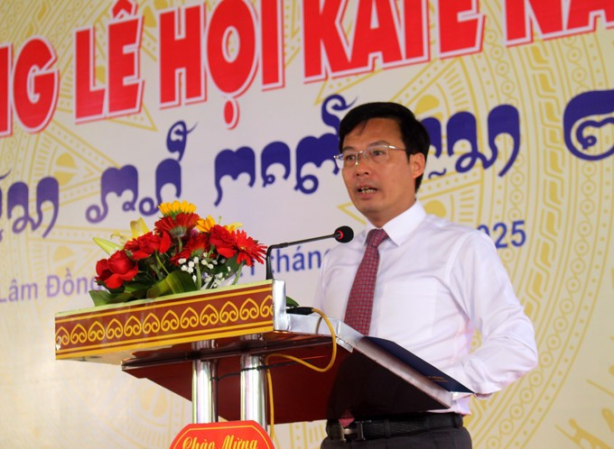 អនុប្រធានគណៈកម្មាធិការប្រជាជនខេត្ត ឡឹមដុង លោក ឌិញ វ៉ាន់ត្វឹន អញ្ជើញថ្លែងសុន្ទរកថាក្នុងពិធីបើក។ រូបថត៖ ហុងហៀវ/ទីភ្នាក់ងារព័ត៌មាន វៀតណាម cham-3.jpg