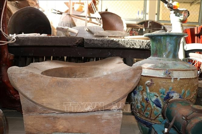 ពាងទឹក (ខាងស្តាំ) ត្រូវបានផលិតកាលពីឆ្នាំ ១៩៣០ mo-hinh-sx-nong-nghiep.jpg