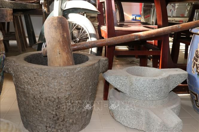 វត្ថុតឹកតាងត្រូវបានដាក់បង្ហាញសុទ្ធតែជារប់សរបរធ្លាប់ប្រើប្រាស់ក្នុងជីវភាពប្រចាំថ្ងៃកាលពីគ្រាមុន mo-hinh-sx-nong-nghiep-4.jpg