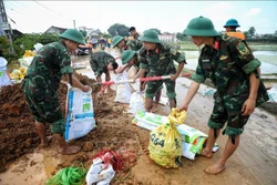 ឧបត្ថម្ភ និងជួយសង្គ្រោះប្រជាជនចេញពីតំបន់ទឹកជន់