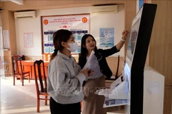 មជ្ឈមណ្ឌលសេវារដ្ឋបាលសាធារណៈសង្កាត់ ៣ - បាវឡុក ជាអង្គភាពប្រចាំនៅក្នុងចំណាត់ថ្នាក់ឃុំទាំង ១០ ក្នុង​ចំណោម ១២៤ ឃុំ សង្កាត់ក្នុងខេត្ត ឡឹមដុង អនុវត្តសេវាសាធារណៈតាមប្រព័ន្ធអេឡិចត្រូនិច។