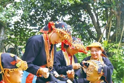 ការអភិរក្សបេតិកភណ្ឌភាសានិយាយ អក្សរសរសេរ និងសម្លៀកបំពាក់ប្រពៃណីជនជាតិ យ៉ាវ តំបន់ តីអៀនទឺ ខេត្ត បាក់និញ