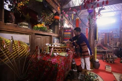 តាមទស្សនទានប្រពៃណី ជនជាតិ មឿង ចាប់ផ្តើមប្រារព្ធពិធីបុណ្យចូលឆ្នាំថ្មីចាប់ពីថ្ងៃទី២៧ ខែទី១២ តាមច័ន្ទគតិនៃ​ឆ្នាំចាស់ រហូតដល់ថ្ងៃទី៧ នៃខែទី១ តាមច័ន្ទគតិឆ្នាំថ្មី។