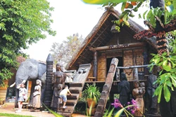អាកយ៉្ហុង "ភូមិនៅកណ្តាលក្រុង"