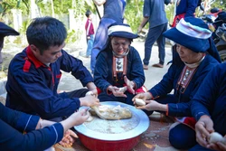 បុណ្យចូលឆ្នាំថ្មី 'តេត ណាំគុង' ដ៏វិសេសវិសាលរបស់ជនជាតិ យ៉ាវ នៅ ហាសឺន