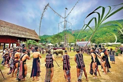 ជនជាតិ កឺទូ ពង្រីកប្រពៃណីផ្សារភ្ជាប់សហគមន៍ កសាងជីវភាពថ្មីកាន់តែស៊ីវីល័យ សម្បូររុងរឿងពី​មួយថ្ងៃទៅមួយថ្ងៃ