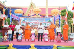 កម្រងរូបភាពក្នុងពិធីប្រកាសលទ្ធផលថ្នាក់ខេមរភាសានៅវត្តស្វាយសៀមថ្មីកាលពីថ្ងៃ ១៤ រោច ខែ ស្រាពណ៍ ឆ្នាំ ម្សាញ់ សប្តស័ក ពុទ្ធសករាជ ២៥៦៩