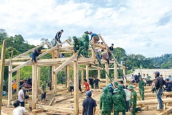 កងទ័ពការពារព្រំដែន "ច្បាម ៣ ជាមួយគ្នា ៤" នឹងប្រជាជនតំបន់ជាយដែន