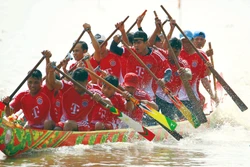 ការប្រណាំងទូក ង នាឱកាសពិធីបុណ្យអកអំបុក