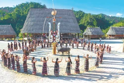 ចំពោះជនជាតិ កឺទូ រដូវច្រូតកាត់ស្រូវក៏ជាឱកាសប្រារព្ធពិធីអំណរស្រូវថ្មីដែរ
