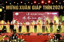 គណៈប្រតិភូទាំងឡាយធ្វើពិធីកាត់ខ្សែបូរបើកពិធីបុណ្យបុប្ផានិទាឃរដូវឆ្នាំ ២០២៤