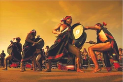 ជនជាតិ ករ៍ គឺជាជនជាតិមួយក្នុងចំណោម ៥៤ ជនជាតិនៅ វៀតណាម រស់នៅភាគច្រើននៅតាមស្រុក ត្រាបុង តីត្រា (ខេត្ត ក្វាងង៉ាយ) ណាមត្រាមី និង នូយថាញ់ (ខេត្ត ក្វាងណាម)