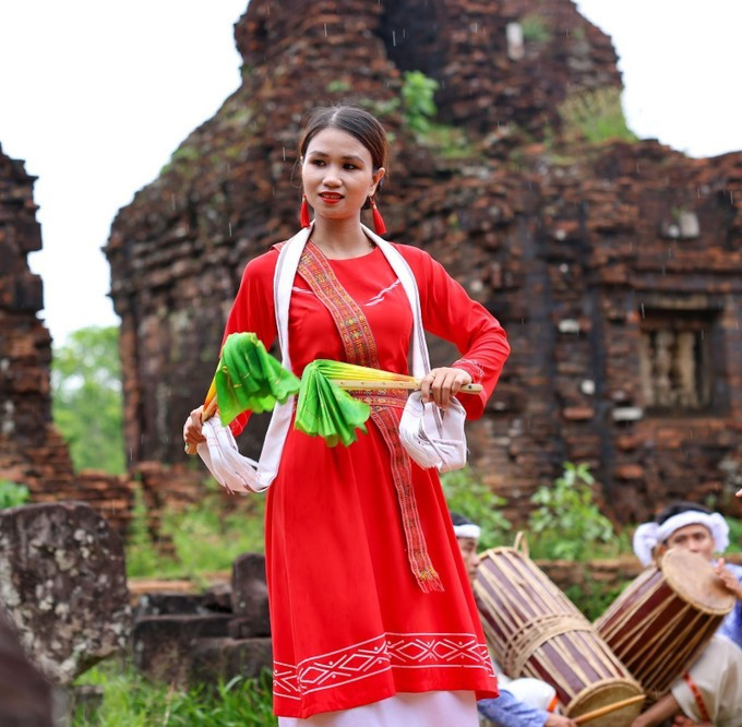 ការថែរក្សារបាំ ចាម្ប៍ រួមចំណែកយ៉ាងសំខាន់ក្នុងការអភិរក្សអត្តសញ្ញាណវប្បធម៌របស់សហគមន៍ 7.jpg