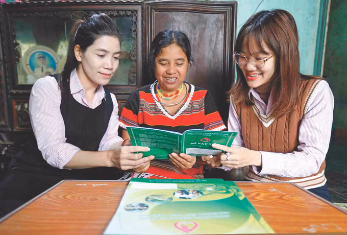 2-chinh sach uu dai-a luoi-tran viet.jpg