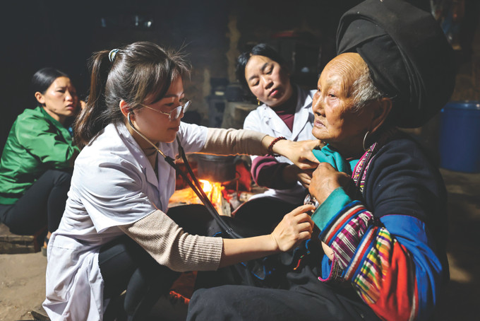 1-bac si tre het long vi dong bao vung cao Ha Giang-Minh Duc.jpg