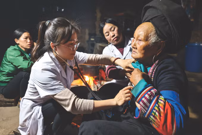 1-bac si tre het long vi dong bao vung cao Ha Giang-Minh Duc.jpg