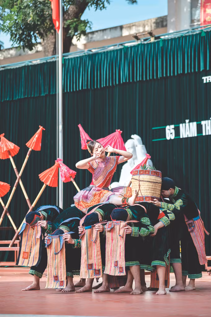 4--sung thi van-anh song hung.jpg