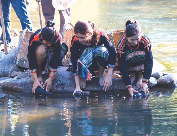 1-le cung ben nuoc-e de-khanh hoa-dang tuan.jpg