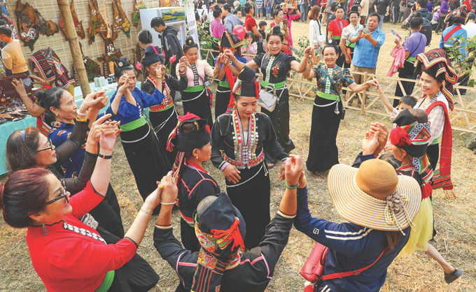 9-dac sac khong gian van hoa vung cao Dien Bien-trung kien.jpg