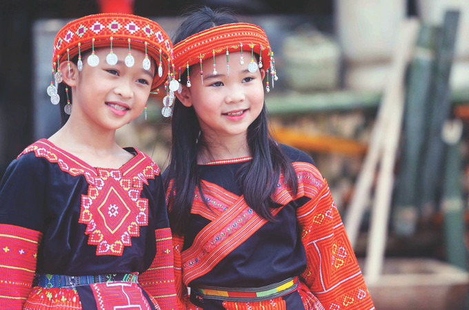 ប្អូនៗ ស្រីជនជាតិ ម៉ុង ចូលរួមសប្តាហ៍វប្បធម៌ ទេសចរណ៍ស្រុក ម៉ុកចូវ ឆ្នាំ ២០២៤ 9-tuan hoa van hoa du lich Son La-quang quyet.jpg