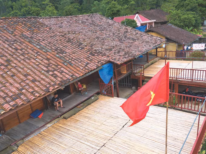 2--nha 9 gian nguoi Tay-chu hieu.jpg