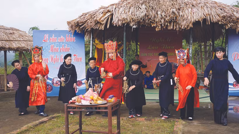 ពិធីកិច្ច ឡូវថែន របស់ជនជាតិ តៃ