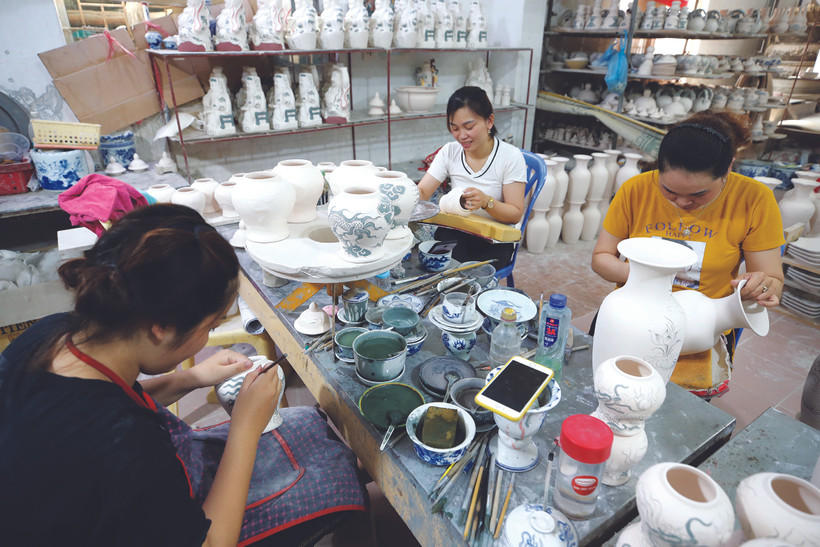 លក្ខណៈថ្មីនៅភូមិកុលាលភាជន៍មួយនៅជាយក្រុង