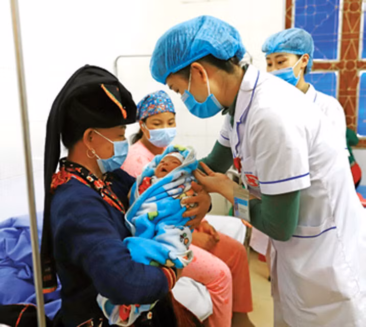 ក្នុងរយៈពេលប៉ុន្មានឆ្នាំកន្លងទៅនេះ មជ្ឈមណ្ឌលសុខភាពស្រុក វ៉ាន់អៀន បានបំពេញល្អការងារថែទាំសុខភាពជូនបងប្អូនជនជាតិ