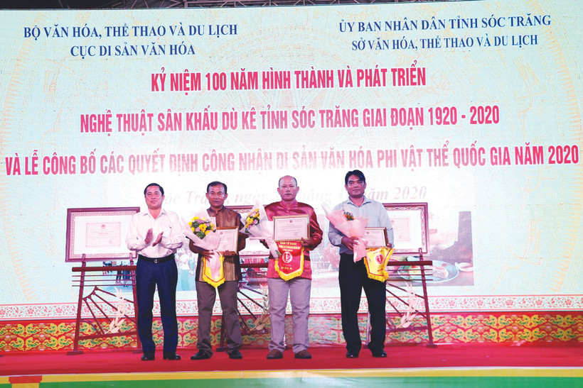 នៅឯមហោស្រពសិល្បៈល្ខោនយូកេនៅឆ្នាំ ២០២០ របស់ខេត្ត សុកត្រាំង ក្រុមយូកេ រ៉នរ៉ន ទទួលបានពានរង្វាន់ អា ជាមួយនឹងឈុតសម្តែងខ្លីៗ ដែលដកស្រង់ពីរឿង "នាងស្បៃមាស"