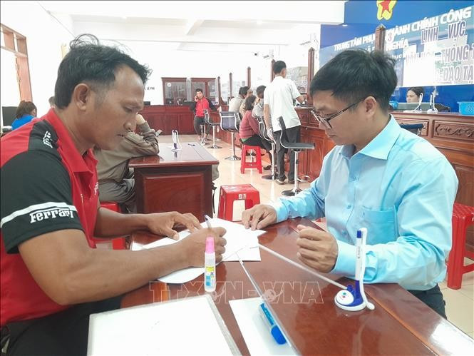 អាជ្ញាធរមូលដ្ឋាន ២ ថ្នាក់៖ ជួយបងប្អូនជនជាតិភាគតិចជឿជាក់លើខ្លួនឯងប្រើប្រាស់ឧបករណ៍ឌីជីថល
