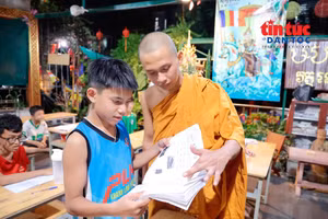 ‘រក្សាភ្នក់ភ្លើង’ ថ្នាក់រៀនអក្សរ ខ្មែរ ដោយឥតគិតថ្លៃនៅទីក្រុង ហូ ជីមិញ
