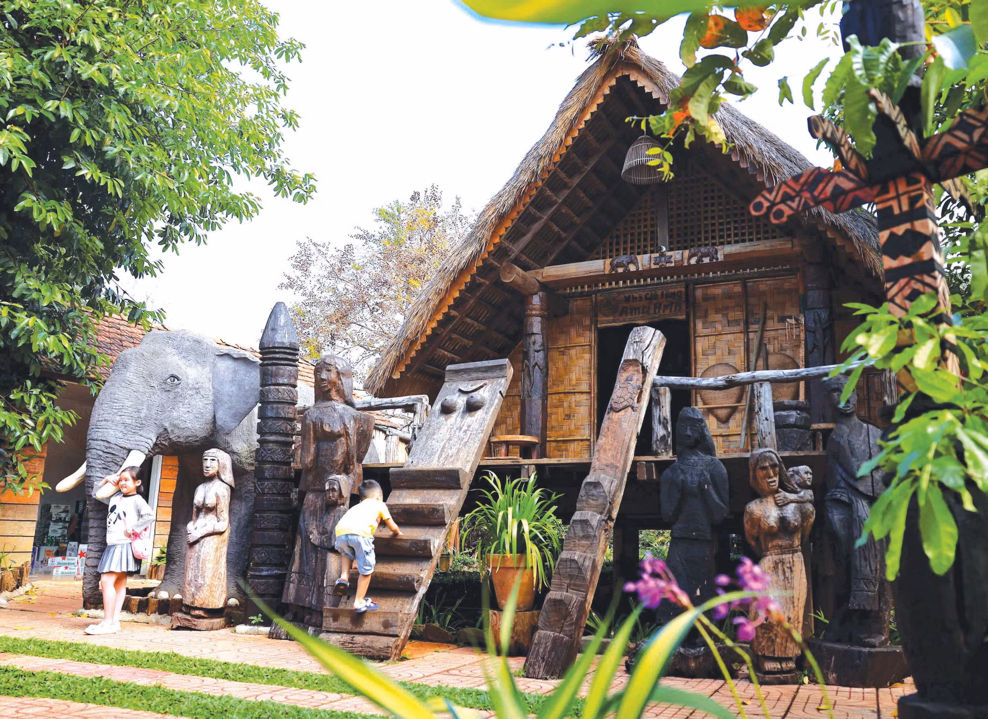 អាកយ៉្ហុង "ភូមិនៅកណ្តាលក្រុង"