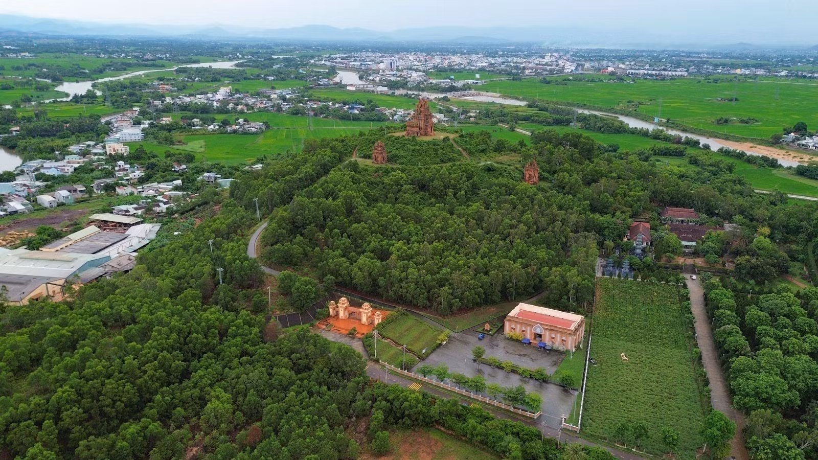 ស្លាកស្នាម ចាម្ប៉ា ដ៏រុងរឿងនៅលើដែនដីដែលមានភាពក្លាហាន និងសេចក្តីសប្បុរស