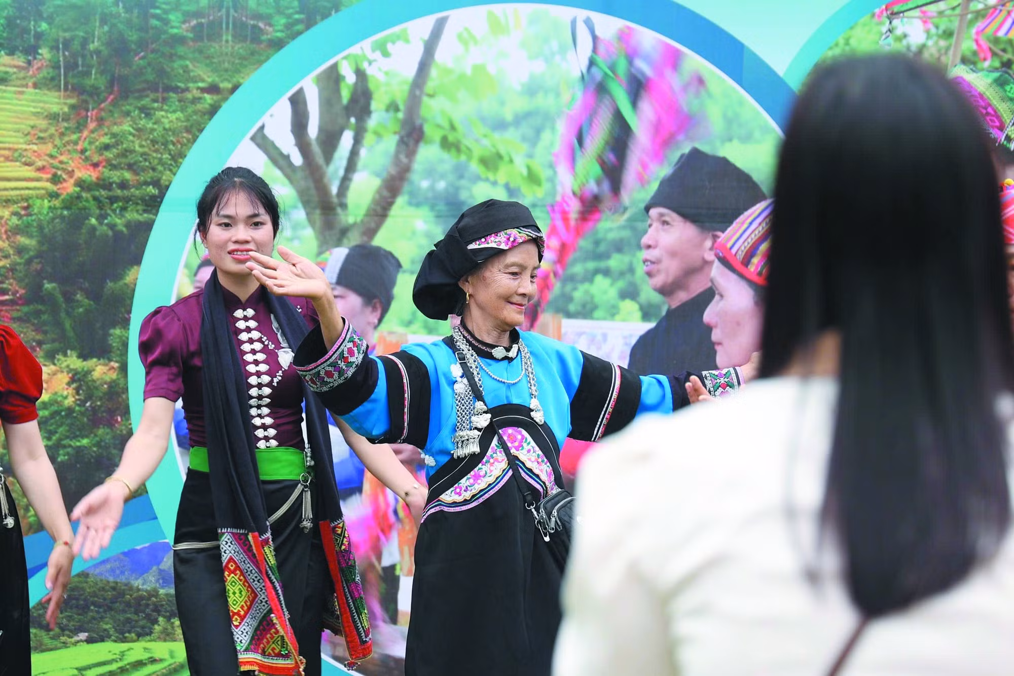 ngay-vh-cac-dan-toc-13.jpg
