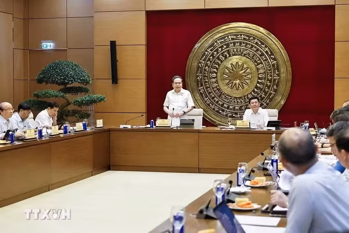 chu-tich-quoc-hoi-lam-viec-voi-thuong-truc-uy-ban-khoa-hoc-cong-nghe-va-moi-truong-cua-quoc-hoi-2.jpg