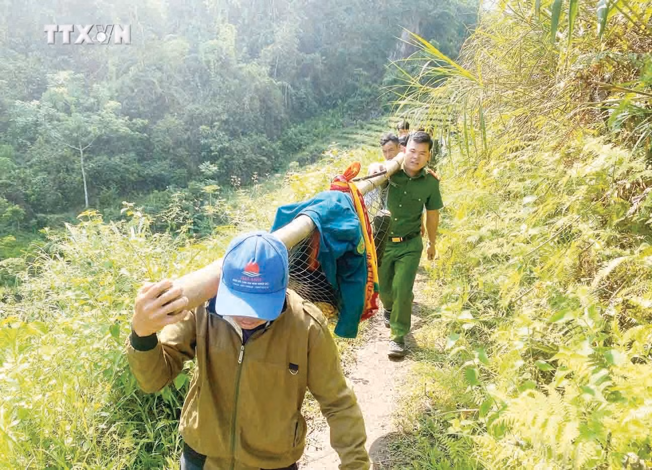 vna_potal-cong-an-son-la-diem-tua-long-dan-noi-vung-cao-bien-gioi-8738442.jpg