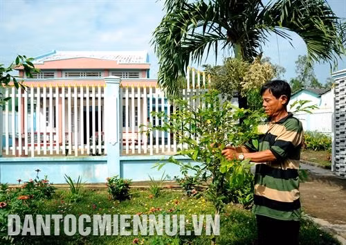 ផ្ទះសម្បែងដ៏ធំទូលាយរបស់គ្រួសារលោក លីគ្វើន ផ្ទះសម្បែងដ៏ធំទូលាយរបស់គ្រួសារលោក លីគ្វើន