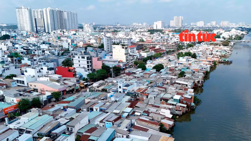 នៅតែមានផ្ទះសង់ឡើងដោយឯកឯងជាច្រើននៅលើ ‘ផ្ទៃទឹក’